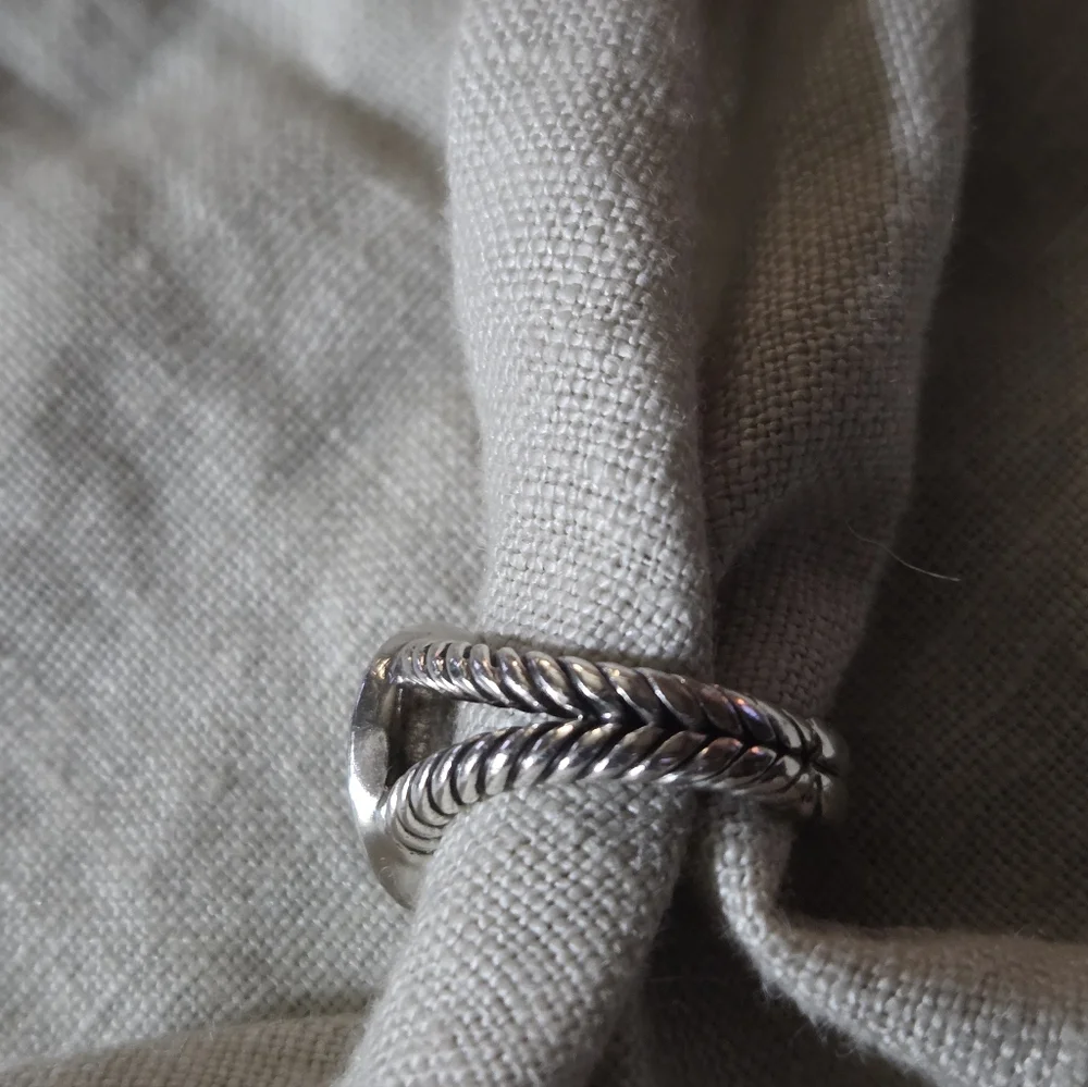 David Yurman Petite Cerise Ring in Blue Topaz & Diamonds, SS, Size 4.5 - Picture 9 of 15
